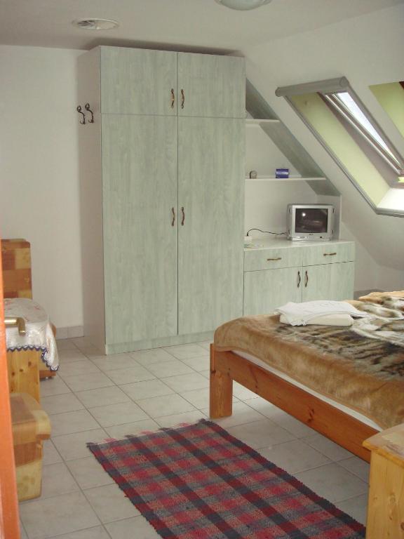ローザ ホテル エス アパルタマンハズ エステルゴム 部屋 写真